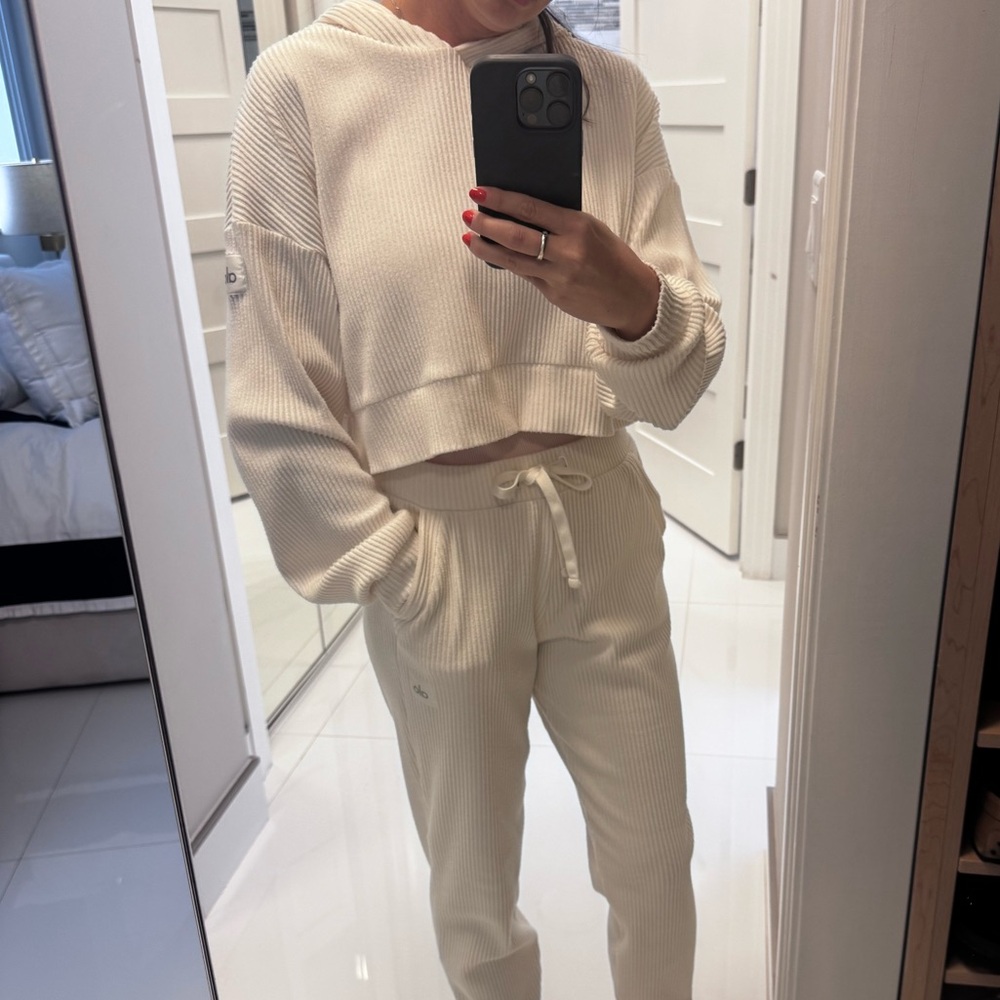 Alo Yoga Muse Set